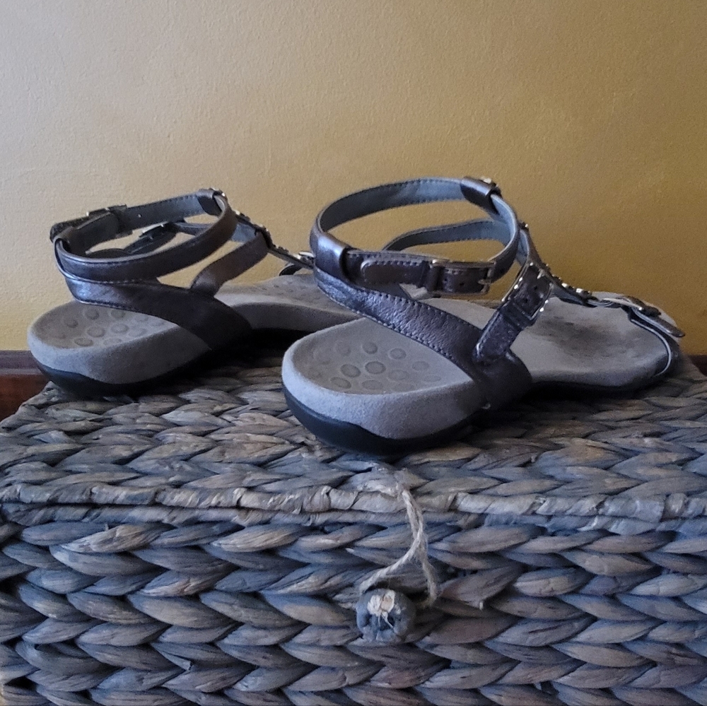 Vionic Hailey Sz 7 Women's Sandals in Metallic Gray - Picture 4 of 8